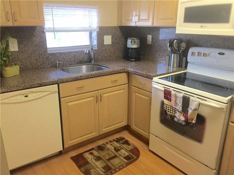 9520 South Hollybrook Lake Dr, Pembroke Pines, FL 33025