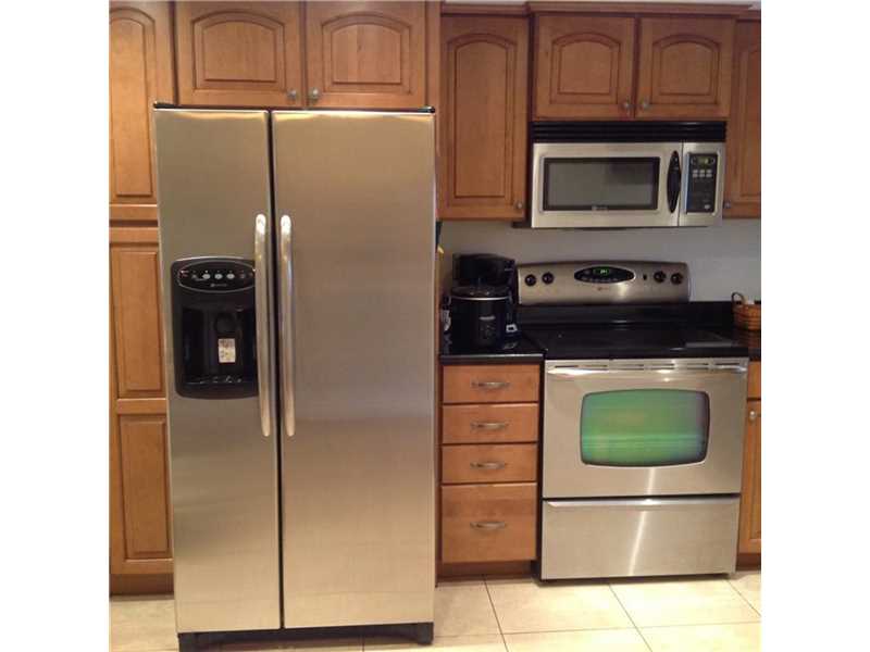 9923 South Hollybrook Lake Dr, Pembroke Pines, FL 33025