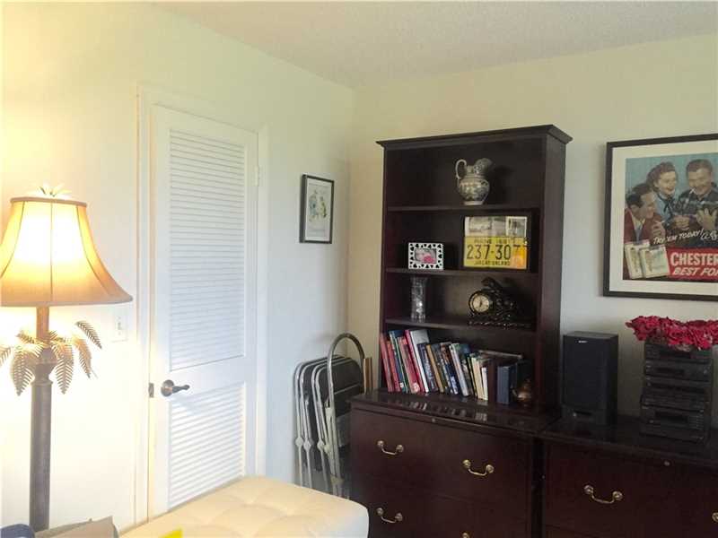 9923 South Hollybrook Lake Dr, Pembroke Pines, FL 33025