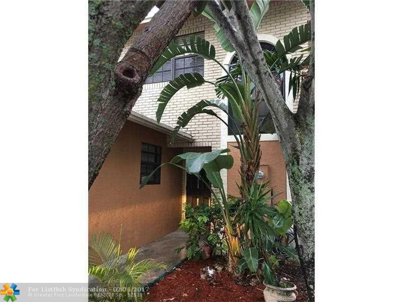 300 NW 106th Ter 300, Pembroke Pines, FL 33026