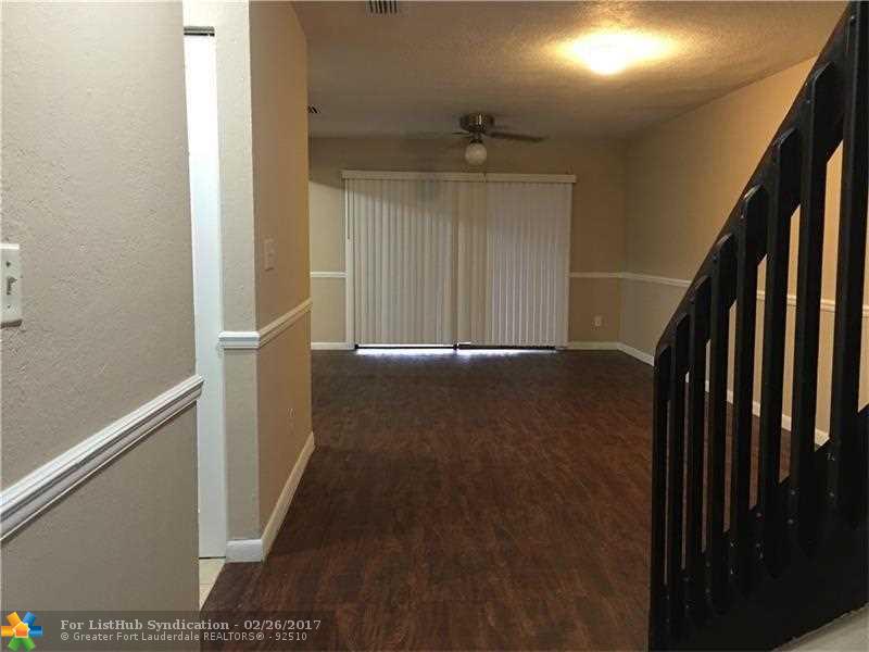300 NW 106th Ter 300, Pembroke Pines, FL 33026