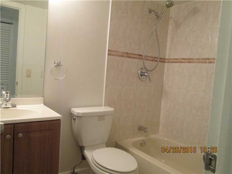 10449 Northwest 8th St, Pembroke Pines, FL 33026