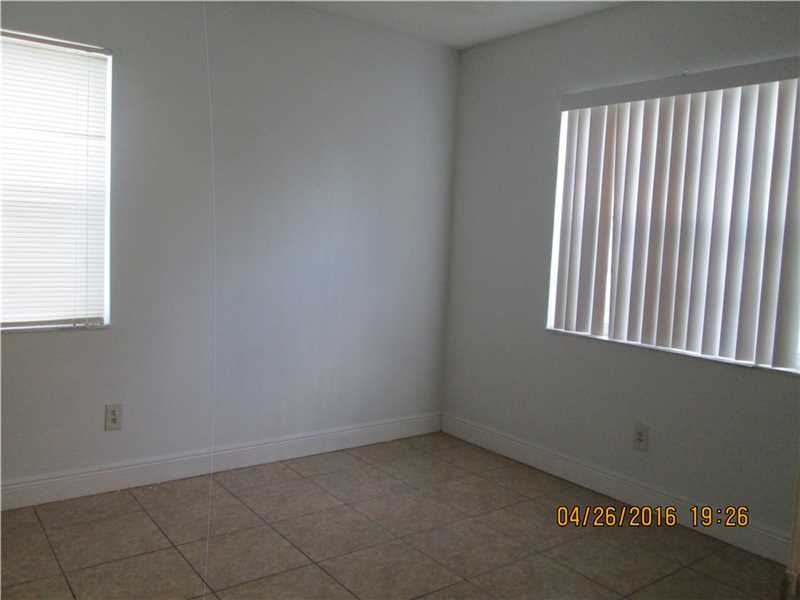 10449 Northwest 8th St, Pembroke Pines, FL 33026