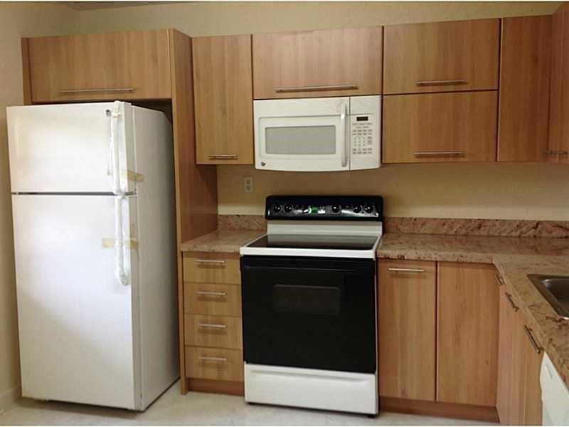 10527 Northwest 8th ST, Pembroke Pines, FL 33026