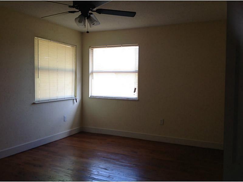 10527 Northwest 8th ST, Pembroke Pines, FL 33026