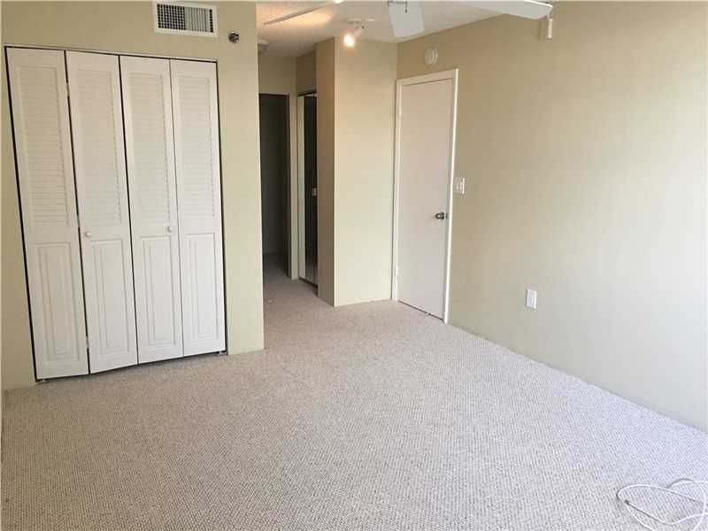 900 East Saint Charles Pl, Pembroke Pines, FL 33026