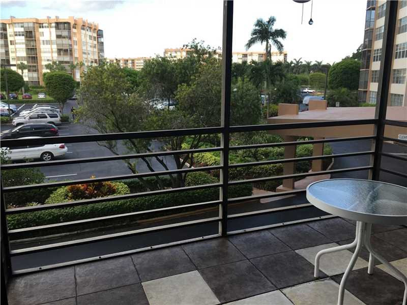 900 East Saint Charles Pl, Pembroke Pines, FL 33026