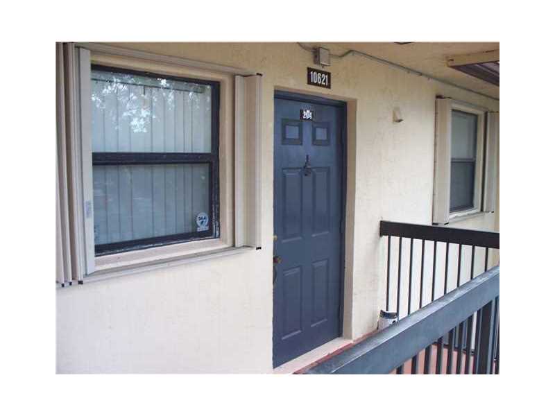 10621 NW 10th St 204, Pembroke Pines, FL 33026