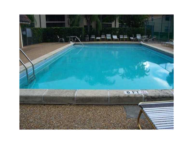 10621 NW 10th St 204, Pembroke Pines, FL 33026
