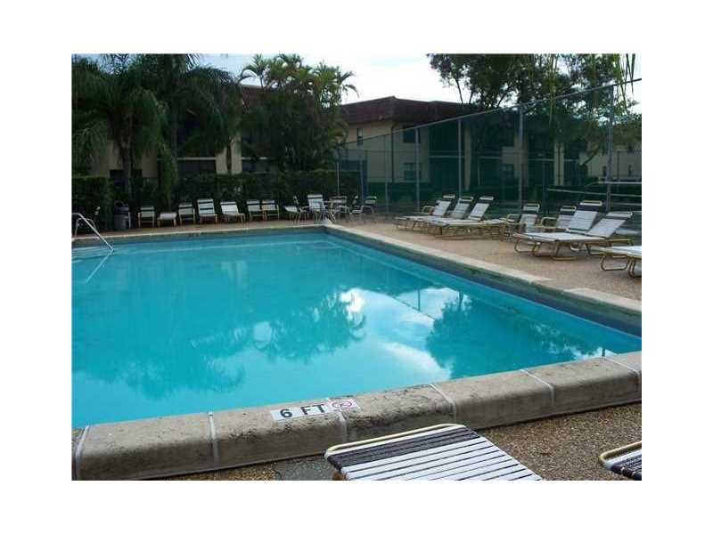 10621 NW 10th St 204, Pembroke Pines, FL 33026