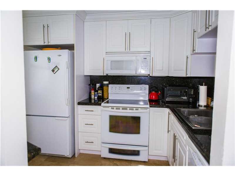 10621 NW 10th St 204, Pembroke Pines, FL 33026
