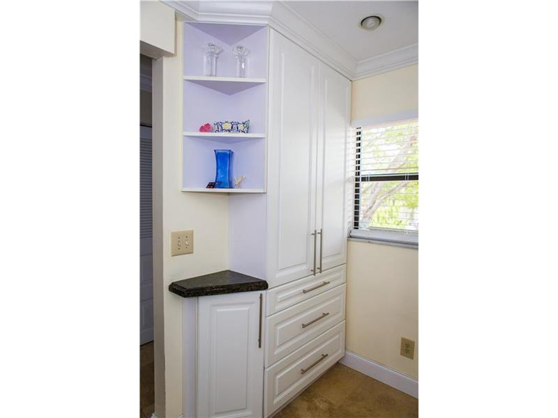 10621 NW 10th St 204, Pembroke Pines, FL 33026
