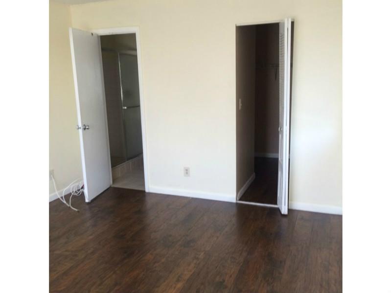 908 Northwest 104th Ave, Pembroke Pines, FL 33026