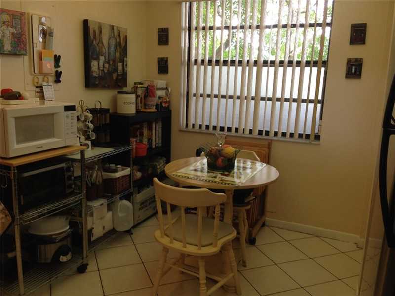 1001Colony Point Cir, Pembroke Pines, FL 33026