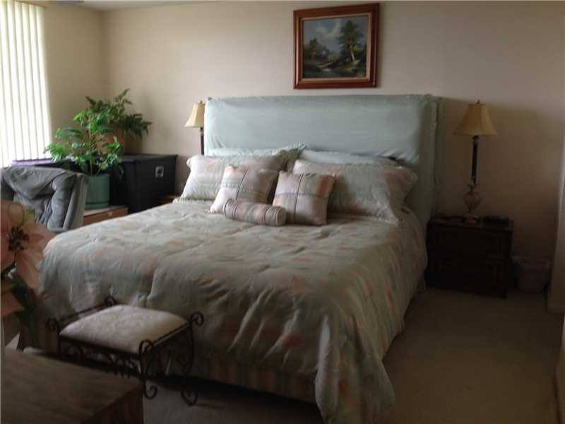 1001Colony Point Cir, Pembroke Pines, FL 33026