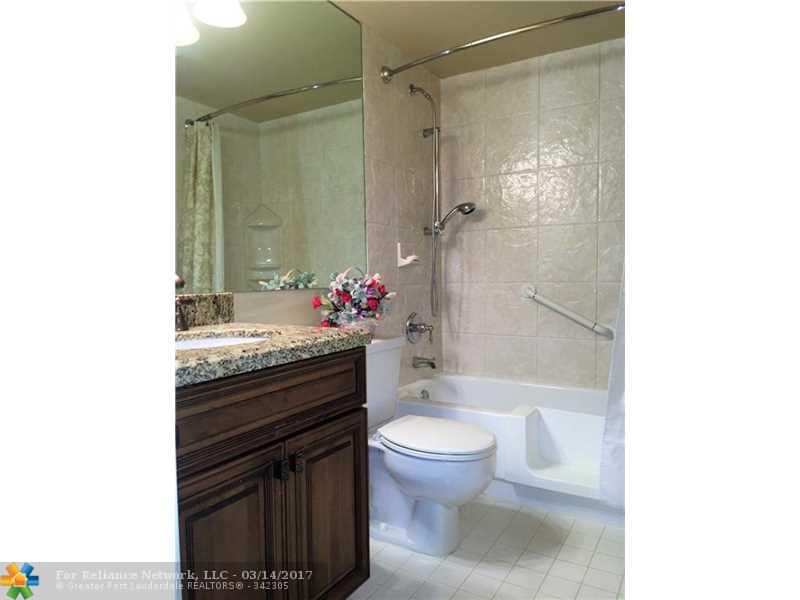 13450 SW 3rd St 116D, Pembroke Pines, FL 33027
