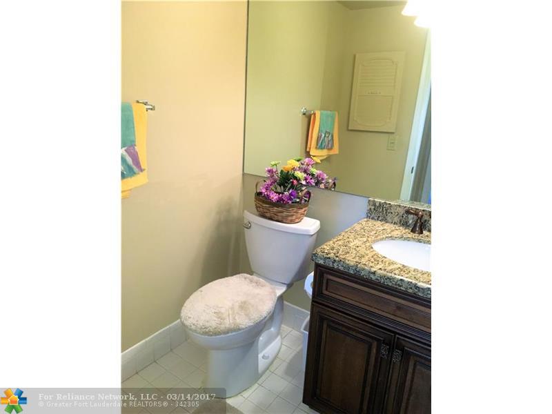13450 SW 3rd St 116D, Pembroke Pines, FL 33027