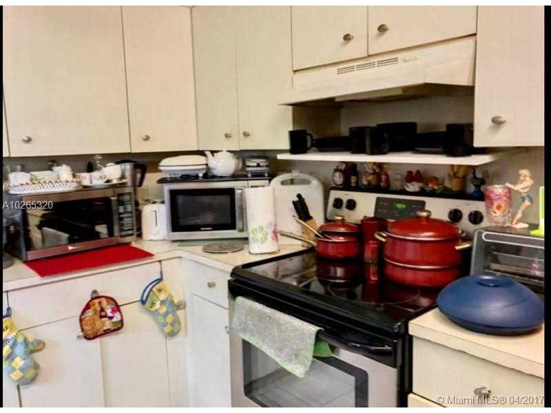 13475 Southwest 9th St, Pembroke Pines, FL 33027
