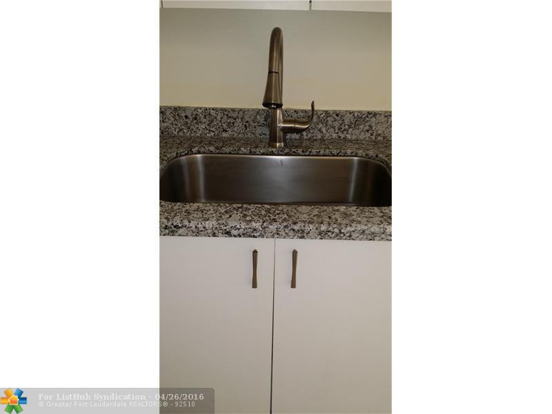 13255 SW 16th Ct 113k, Pembroke Pines, FL 33027