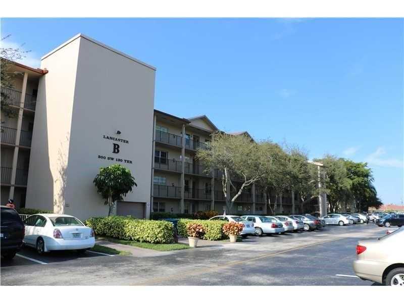 300 Southwest 130th Ter, Pembroke Pines, FL 33027