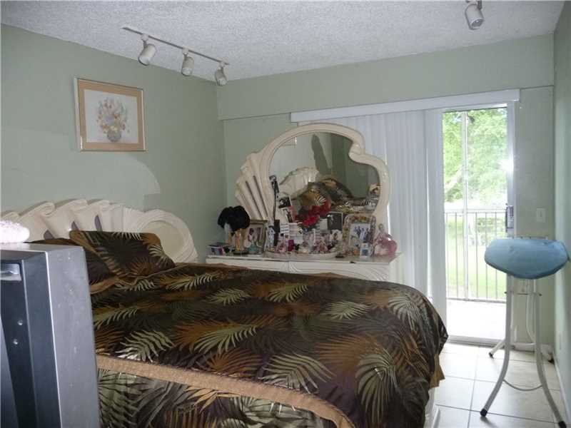 13500 Southwest 1st St, Pembroke Pines, FL 33027