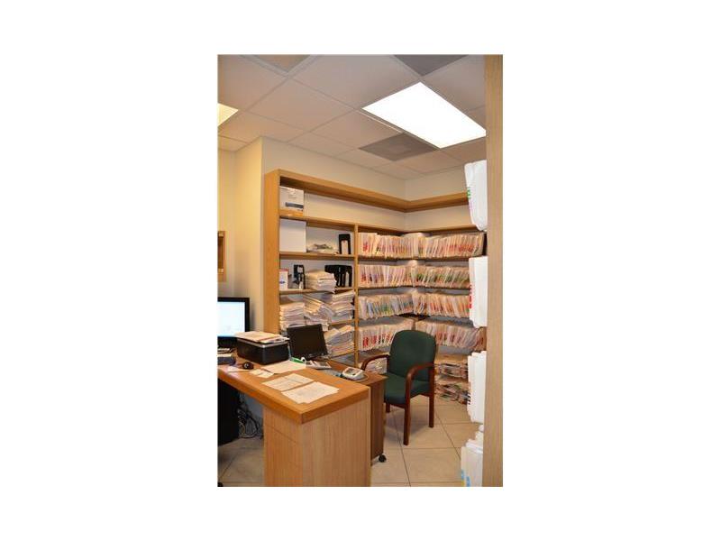 18044 Northwest 6th St, Pembroke Pines, FL 33029