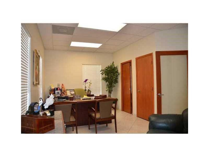 18044 Northwest 6th St, Pembroke Pines, FL 33029