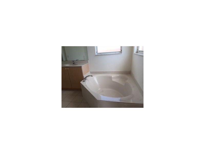 3977 Northeast 13th Dr, Homestead, FL 33033