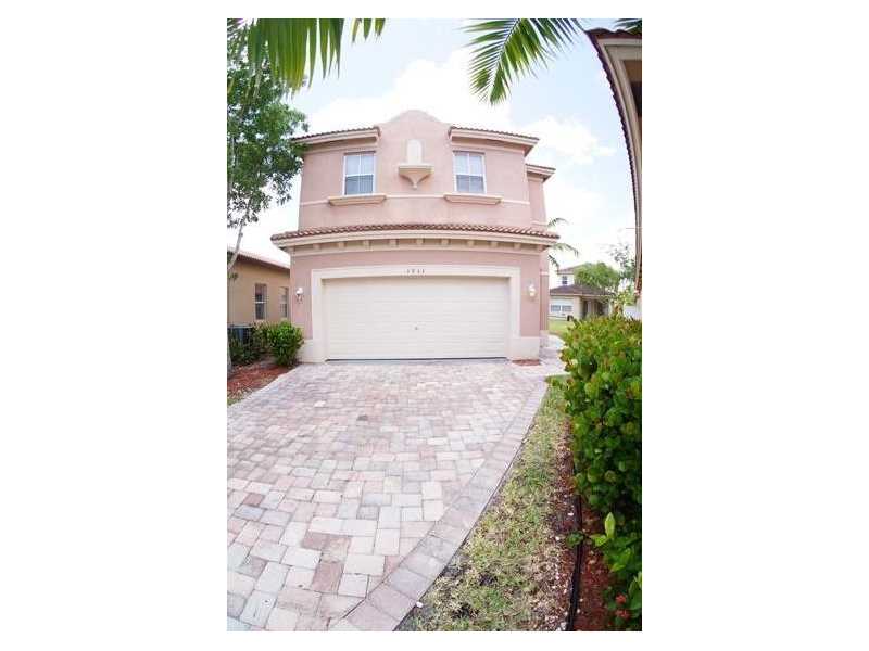 3933 Northeast 11th Dr, Homestead, FL 33033