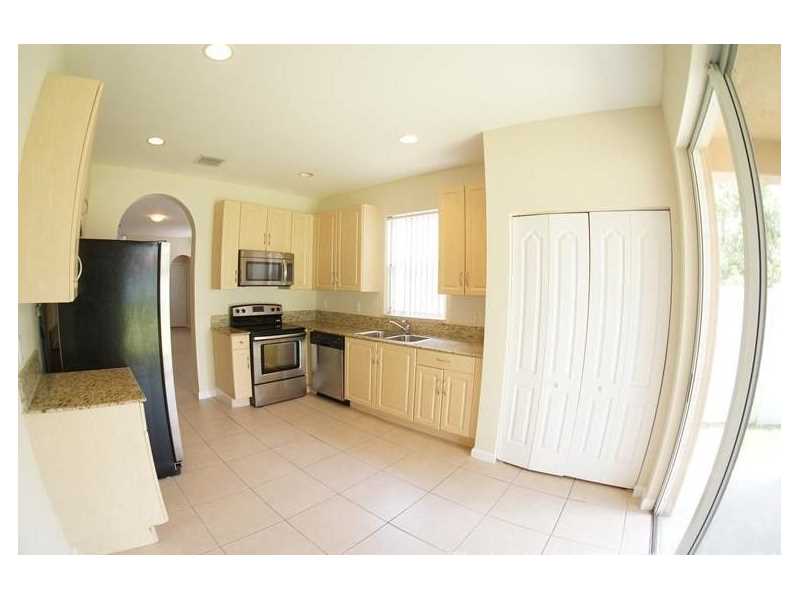 3933 Northeast 11th Dr, Homestead, FL 33033