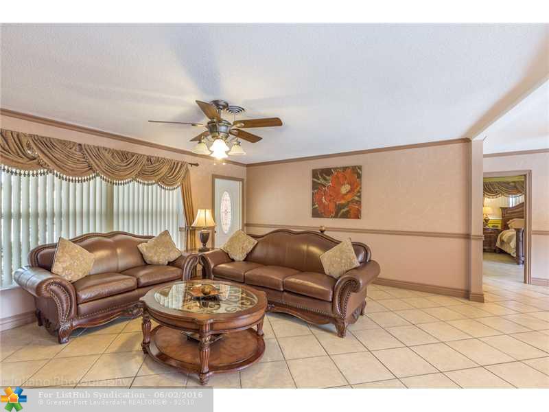 940 SE 10TH CT, Pompano Beach, FL 33060
