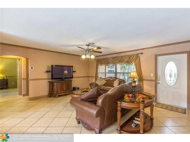 940 SE 10TH CT, Pompano Beach, FL 33060