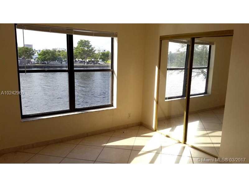 105 South Riverside Dr, Pompano Beach, FL 33062