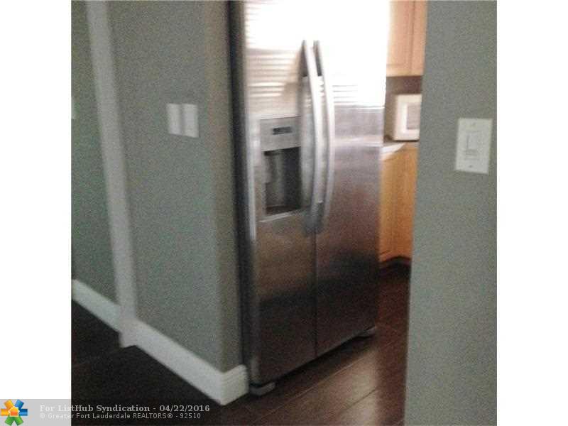 2400 NE 10th St 203, Pompano Beach, FL 33062