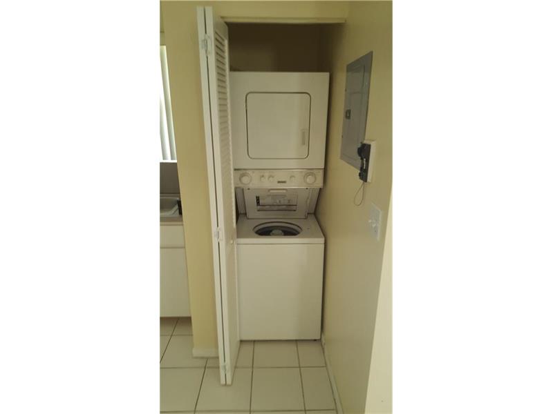 3237 Northeast 10 Street, Pompano Beach, FL 33062