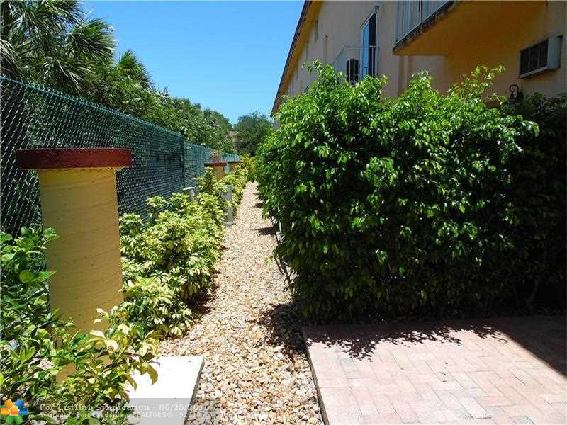 2441 NE 14th Street Cswy 2441, Pompano Beach, FL 33062