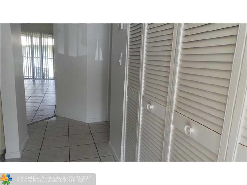 5561 Lakeside Dr 205, Margate, FL 33063