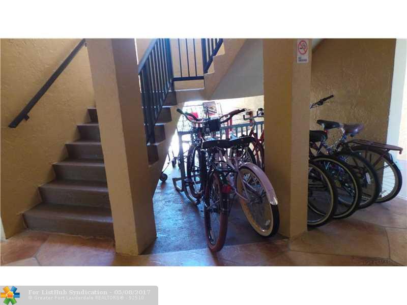 6422 Coral Lake Dr 210, Margate, FL 33063