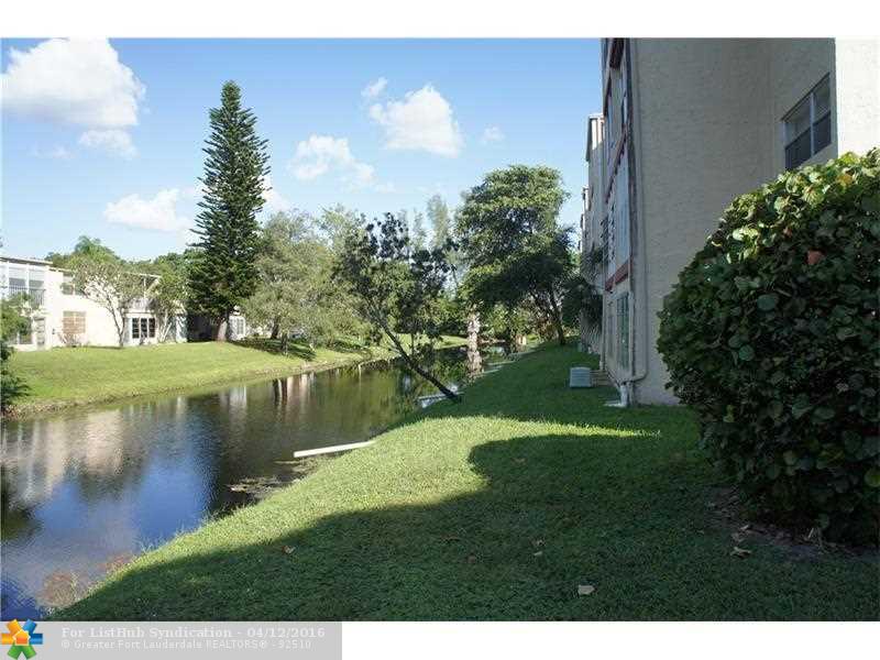 1025 Country Club Dr 403, Margate, FL 33063
