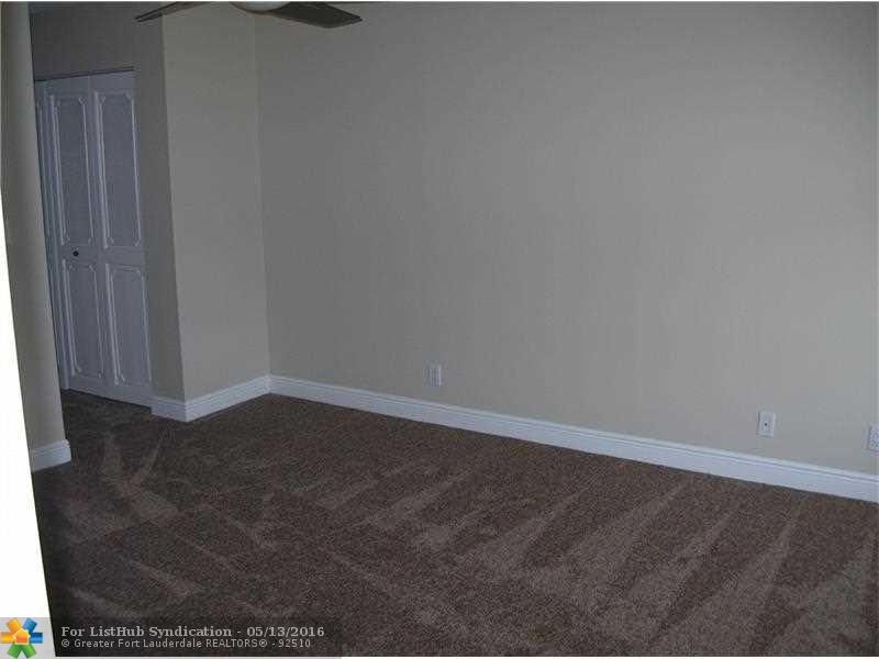 5813 S Coral Lake Dr 201, Margate, FL 33063