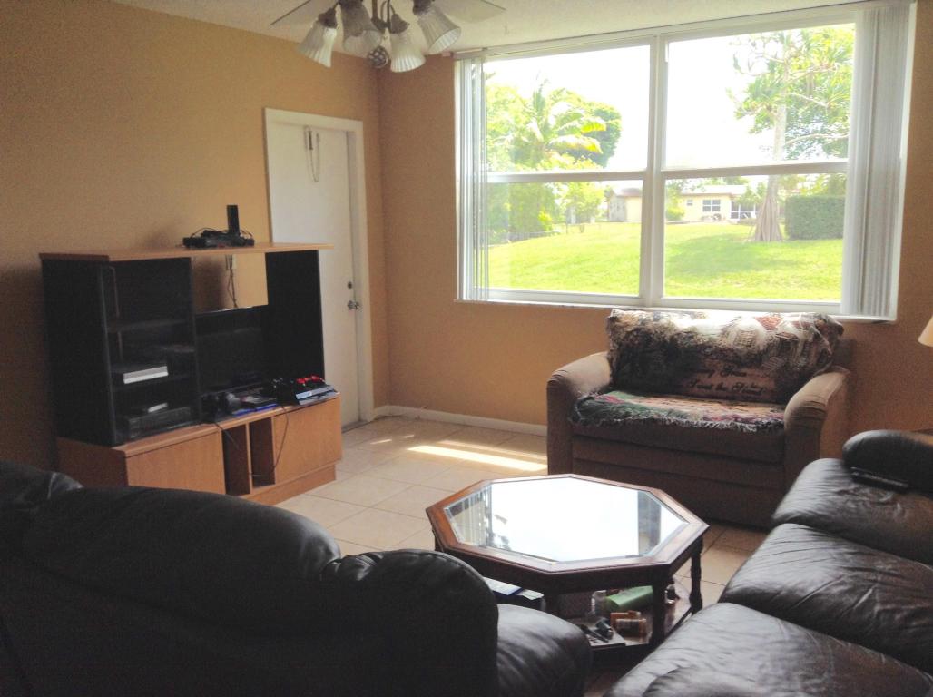 6570 Royal Palm Boulevard, Margate, FL 33063