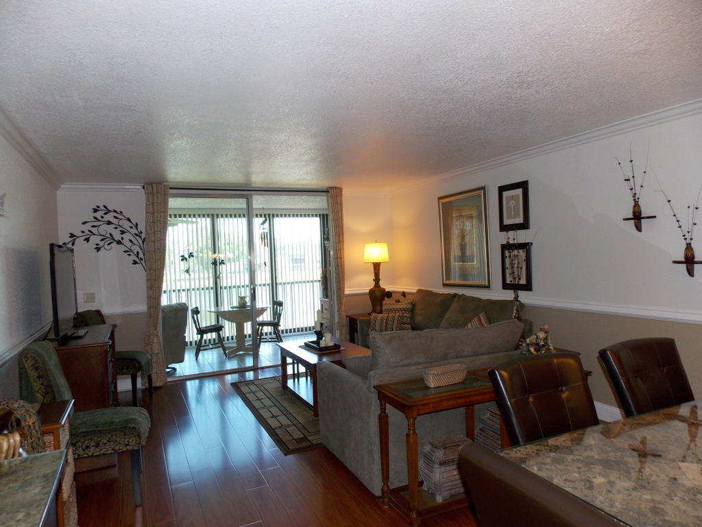 7220 Lake Circle Dr #201, Margate, FL 33063