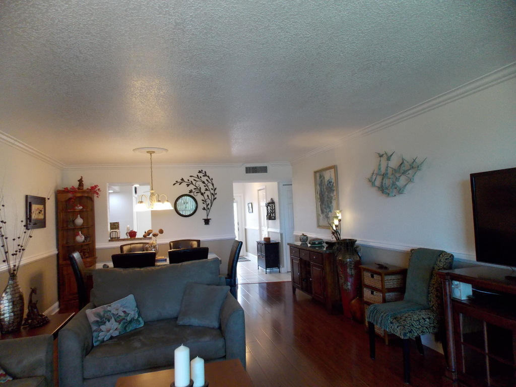 7220 Lake Circle Dr #201, Margate, FL 33063