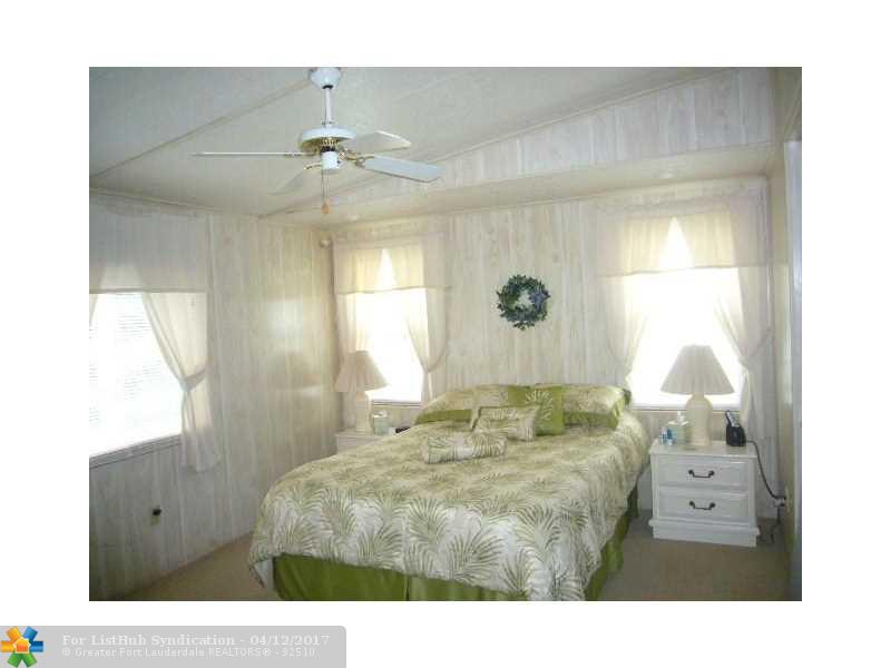 5233 NW 4th Ave, Pompano Beach, FL 33064