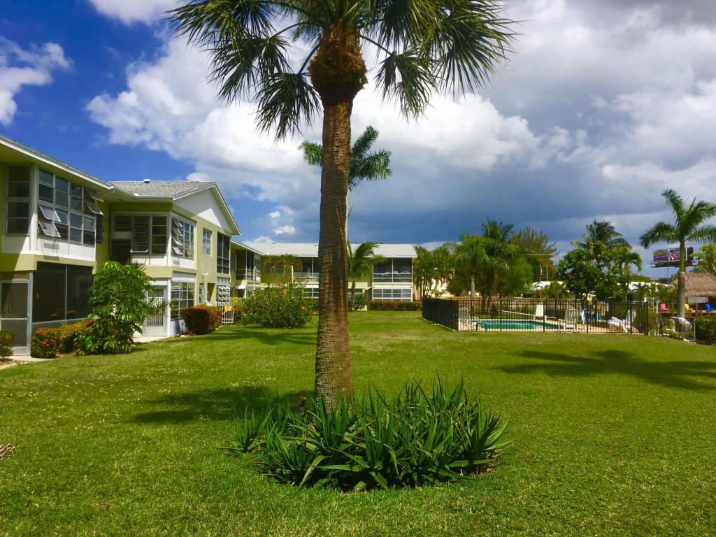 960 Crystal Lake Drive, Deerfield Beach, FL 33064