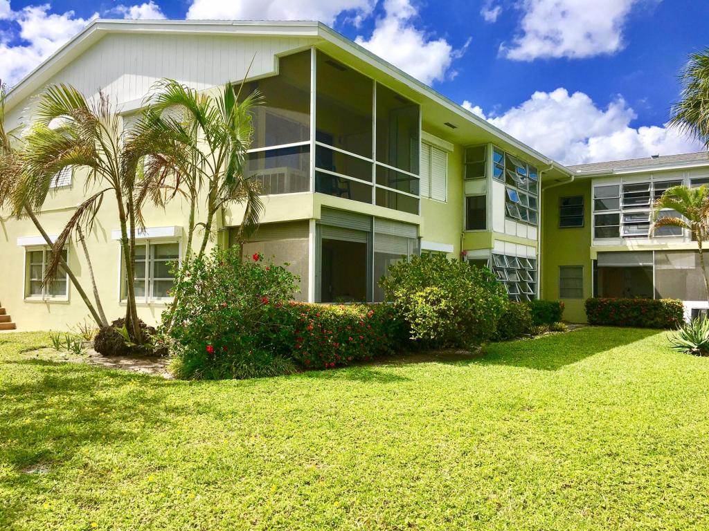 960 Crystal Lake Drive, Deerfield Beach, FL 33064