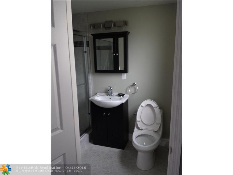 2755 NE 28th Ave 2B, Lighthouse Point, FL 33064