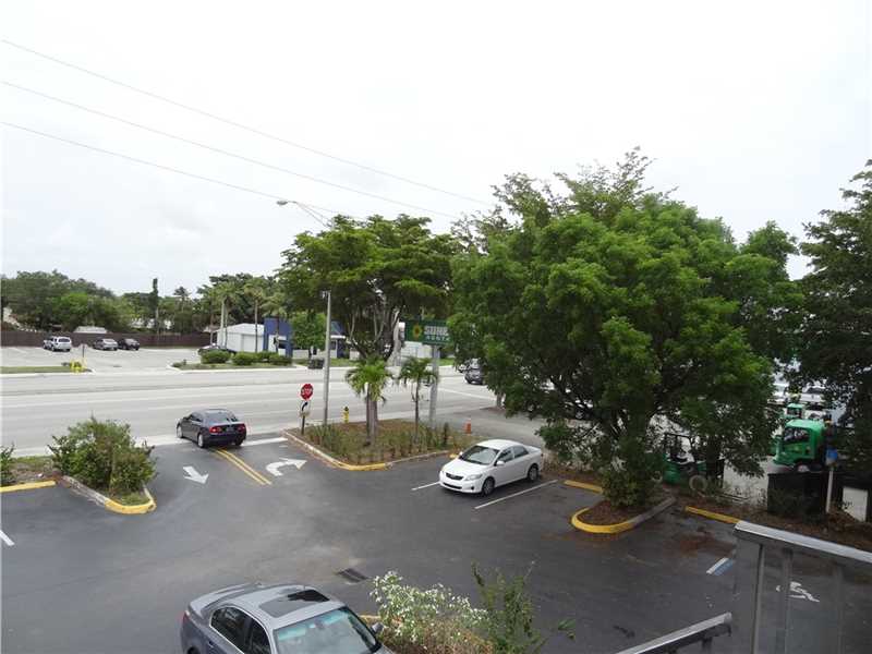 600 Northwest 44th St, Oakland Park, FL 33064
