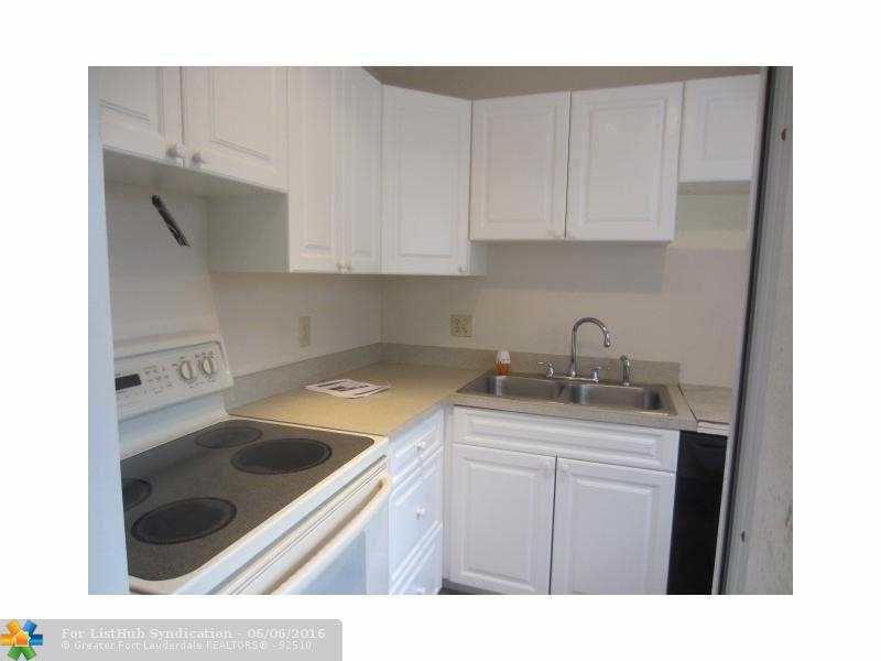 941 Crystal Lake Dr 104, Pompano Beach, FL 33064