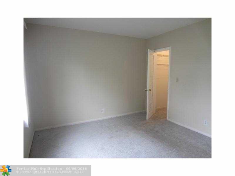 941 Crystal Lake Dr 104, Pompano Beach, FL 33064